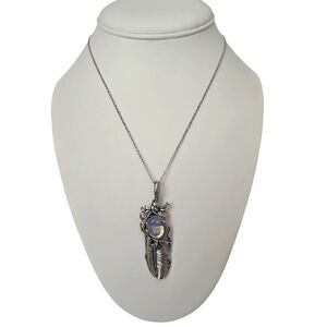 NWT Oval Stainless Steel Ethnic Clear Glass/Opal Feather Pendant Necklace